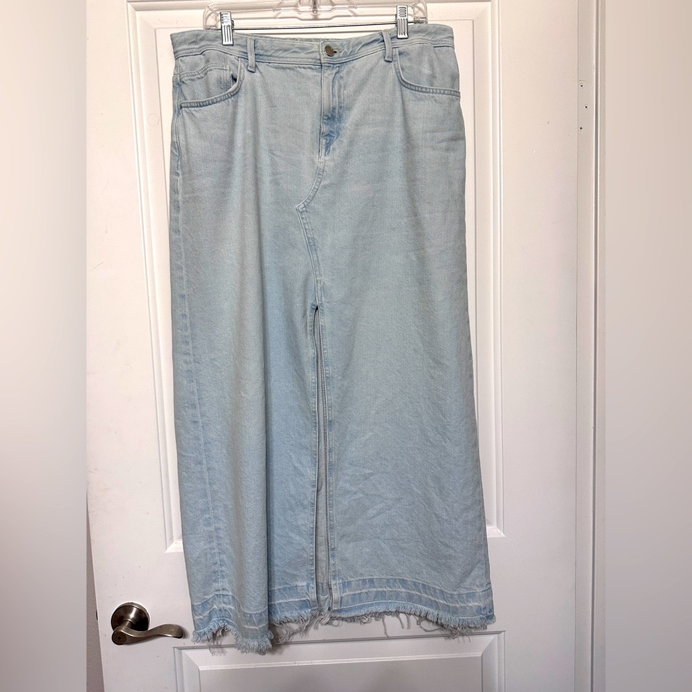 Zara front slit distressed hem skirt size XL